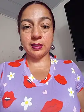 Snapshot of Tumilf chatting on May 11, 7:33 pm Tumilf online show from May 11, 7:33 pm