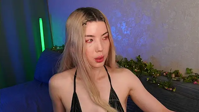 LindaThackerr online show from May 22, 4:23 pm