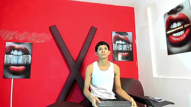 Snapshot of TWINKS_BOYSX chatting on May 16, 1:21 pm TWINKS BOYSX online show from May 16, 1:21 pm
