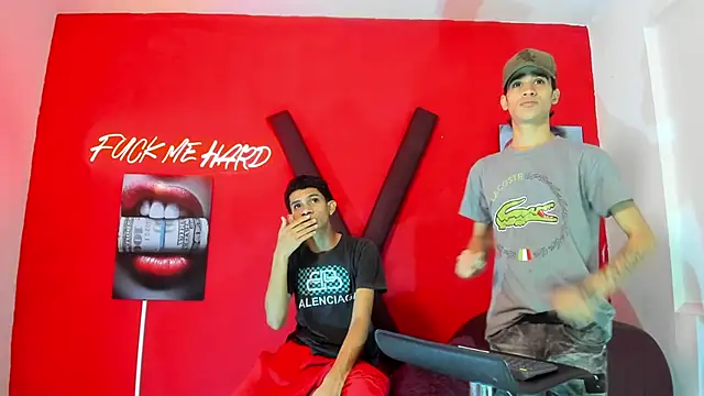 Snapshot of TWINKS_BOYSX chatting on May 17, 7:10 pm TWINKS BOYSX online show from May 17, 7:10 pm