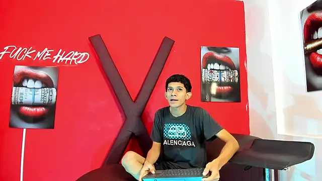 Snapshot of TWINKS_BOYSX chatting on May 22, 1:28 pm TWINKS BOYSX online show from May 22, 1:28 pm