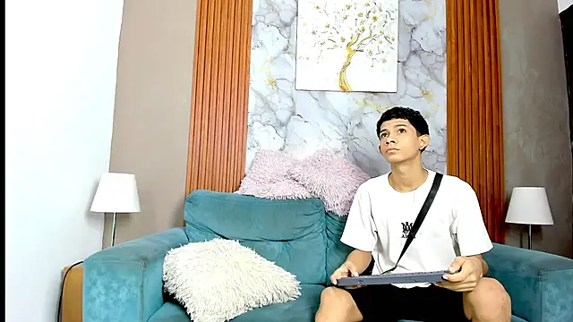 Snapshot of TWINKS_BOYSX chatting on May 25, 1:17 pm TWINKS BOYSX online show from May 25, 1:17 pm