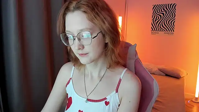 Snapshot of LunaTerry chatting on May 16, 7:49 am LunaTerry online show from May 16, 7:49 am
