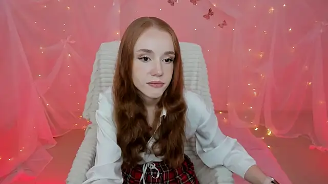 Snapshot of MilaSiren chatting on May 12, 9:39 am MilaSiren online show from May 12, 9:39 am