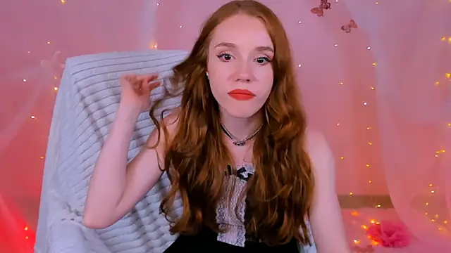 Snapshot of MilaSiren chatting on June 30, 9:27 pm MilaSiren online show from June 30, 9:27 pm