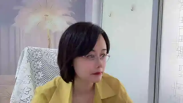 Snapshot of Naomi_Z chatting on May 21, 12:06 am Naomi Z online show from May 21, 12:06 am