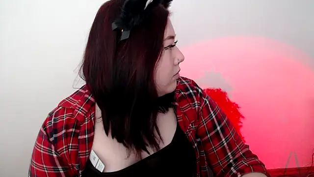 Snapshot of KarolinasHot chatting on May 5, 10:12 am KarolinasHot online show from May 5, 10:12 am