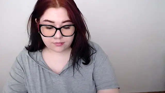 Snapshot of KarolinasHot chatting on May 6, 7:46 am KarolinasHot online show from May 6, 7:46 am