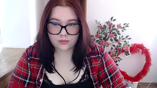 Snapshot of KarolinasHot chatting on May 11, 8:42 am KarolinasHot online show from May 11, 8:42 am