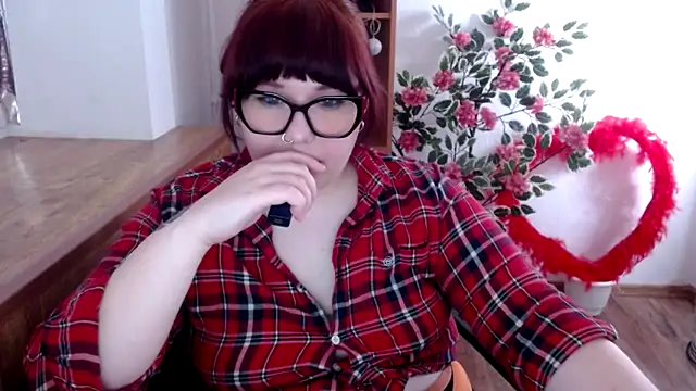 Snapshot of KarolinasHot chatting on May 20, 12:39 am KarolinasHot online show from May 20, 12:39 am