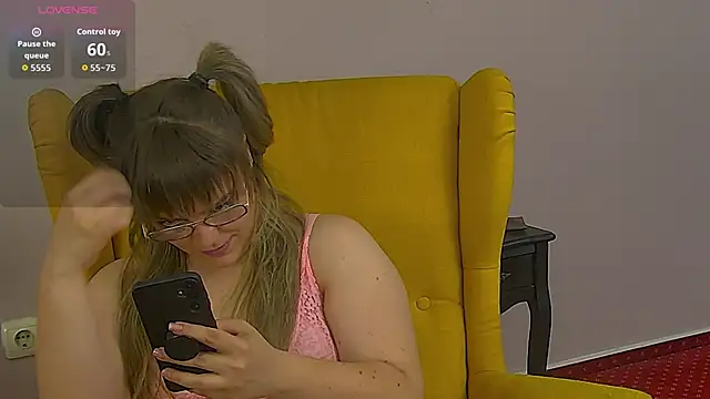 ZoeSkyee online show from May 25, 4:46 pm