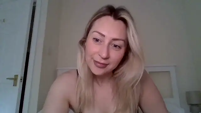 Snapshot of Babe_blond chatting on July 6, 9:17 am Babe blond online show from July 6, 9:17 am