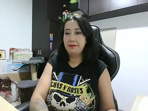 saramaSS online show from May 26, 4:08 am