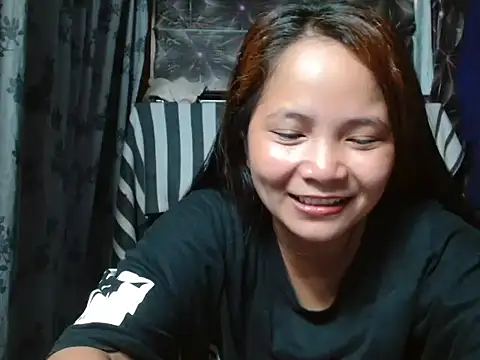 Snapshot of Lenasis chatting on May 11, 8:31 am Lenasis online show from May 11, 8:31 am