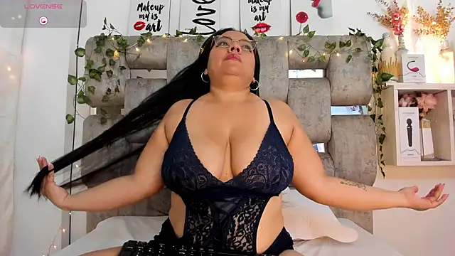 EmmyBellamy online show from May 22, 1:06 pm