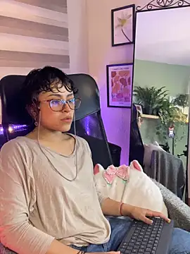 Lusiana   online show from May 25, 1:06 pm