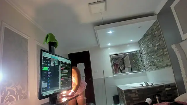 Snapshot of Valentina_Carter_ chatting on May 16, 2:19 am Valentina Carter online show from May 16, 2:19 am