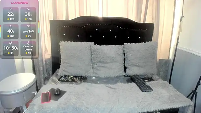 Snapshot of Valentina_Carter_ chatting on May 18, 3:18 pm Valentina Carter online show from May 18, 3:18 pm
