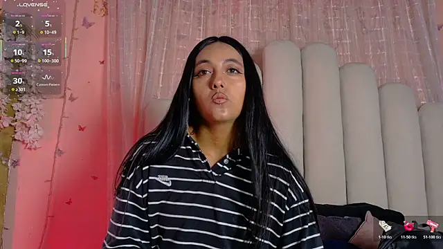 Snapshot of Hollyyqueen_ chatting on May 11, 8:06 pm Hollyyqueen online show from May 11, 8:06 pm