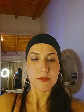 Snapshot of MorganaMystic chatting on May 23, 4:18 am MorganaMystic online show from May 23, 4:18 am