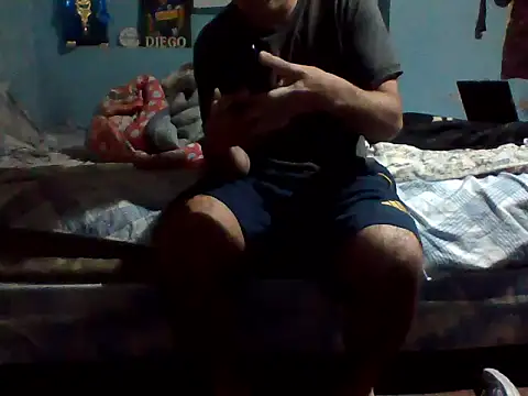 Snapshot of Martin106 chatting on May 13, 1:36 am Martin106 online show from May 13, 1:36 am