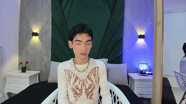 Snapshot of Andy_vergara1 chatting on May 14, 12:01 pm Andy vergara1 online show from May 14, 12:01 pm