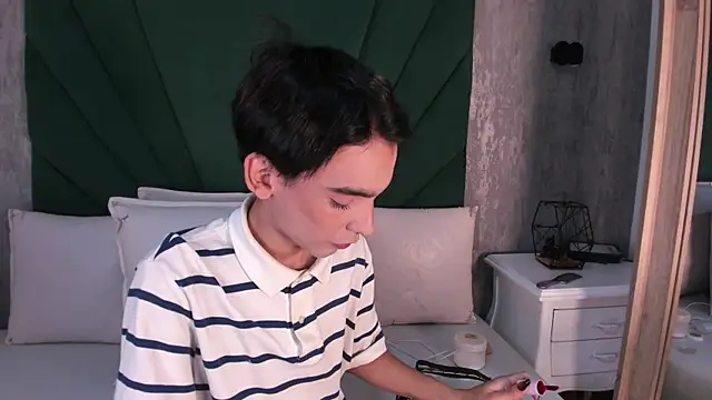 Snapshot of Andy_vergara1 chatting on May 16, 12:04 pm Andy vergara1 online show from May 16, 12:04 pm