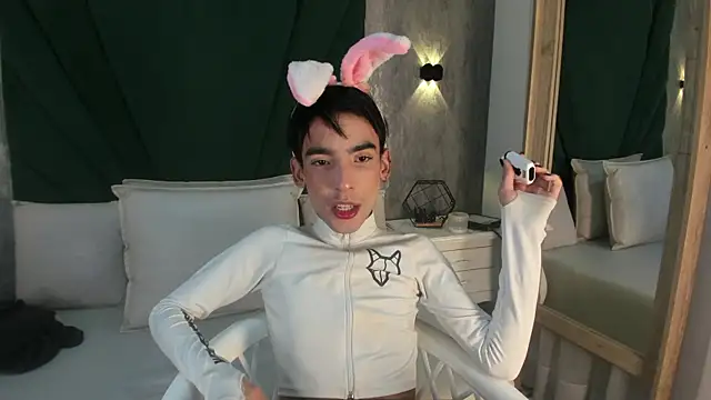 Snapshot of Andy_vergara1 chatting on May 19, 12:00 pm Andy vergara1 online show from May 19, 12:00 pm