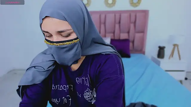 Snapshot of Salma_farouk chatting on June 11, 9:02 pm Salma farouk online show from June 11, 9:02 pm