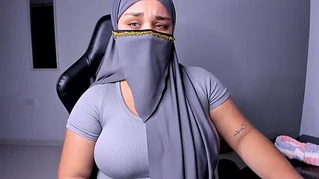 Snapshot of Salma_farouk chatting on June 15, 4:47 am Salma farouk online show from June 15, 4:47 am