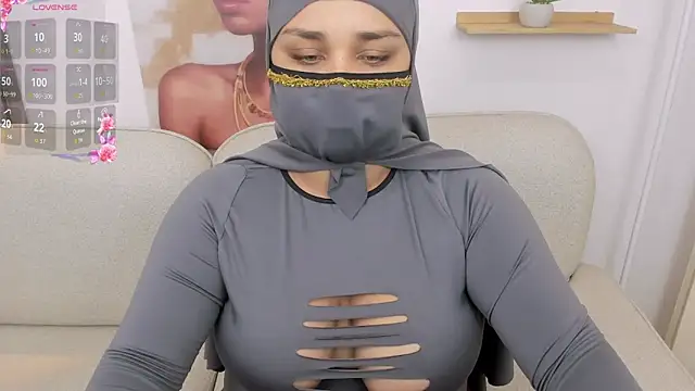 Snapshot of Salma_farouk chatting on June 18, 3:18 am Salma farouk online show from June 18, 3:18 am