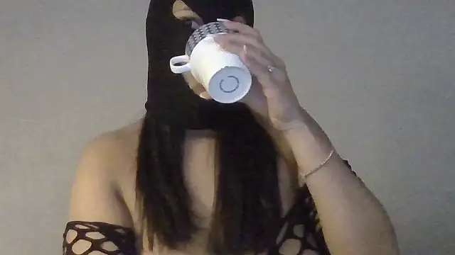 Snapshot of perlechaudasse chatting on May 6, 8:58 pm perlechaudasse online show from May 6, 8:58 pm