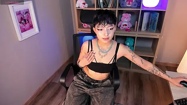 shiny wolf online show from June 18, 8:46 pm