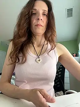 Snapshot of Raevyn chatting on May 16, 5:01 pm Raevyn online show from May 16, 5:01 pm