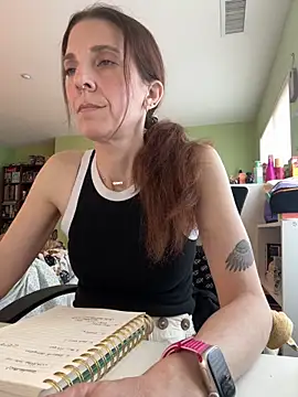 Snapshot of Raevyn chatting on May 19, 5:52 pm Raevyn online show from May 19, 5:52 pm
