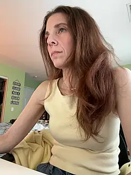 Snapshot of Raevyn chatting on May 21, 4:14 pm Raevyn online show from May 21, 4:14 pm
