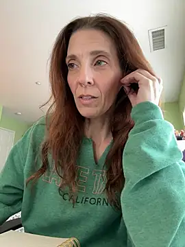 Snapshot of Raevyn chatting on May 26, 5:53 pm Raevyn online show from May 26, 5:53 pm