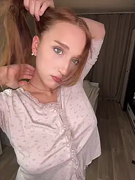 jenniferwalkers online show from July 14, 8:25 pm