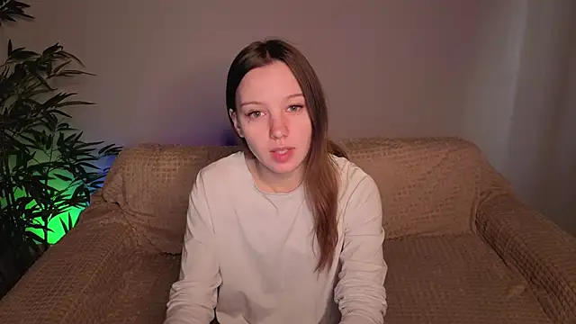 Snapshot of lolytaberry chatting on May 18, 1:35 am lolytaberry online show from May 18, 1:35 am