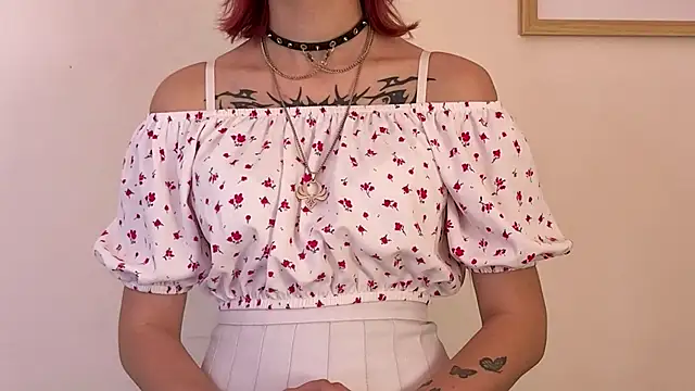 Snapshot of Cruela_Bena chatting on May 13, 3:53 pm Cruela Bena online show from May 13, 3:53 pm
