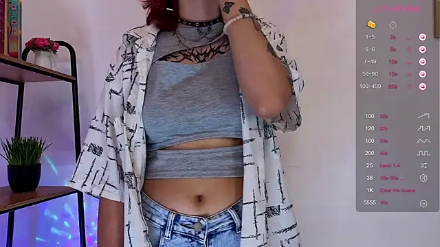 Snapshot of Cruela_Bena chatting on May 22, 8:10 am Cruela Bena online show from May 22, 8:10 am