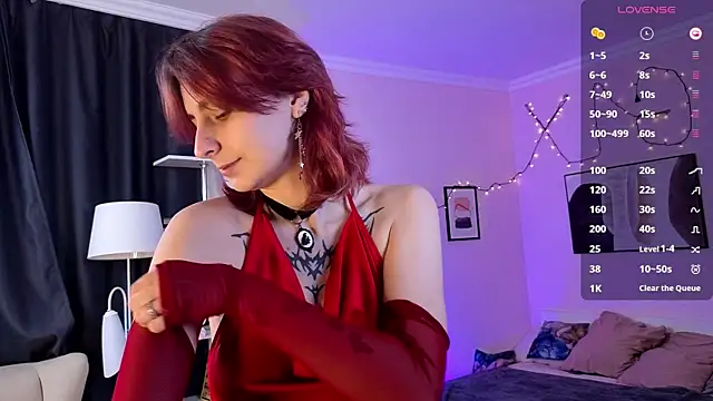 Snapshot of Cruela_Bena chatting on May 31, 6:21 am Cruela Bena online show from May 31, 6:21 am