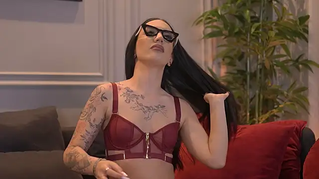 KyraReign online show from May 19, 7:47 am