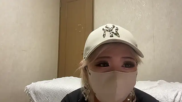 Snapshot of k_0404 chatting on June 24, 1:54 pm k 0404 online show from June 24, 1:54 pm