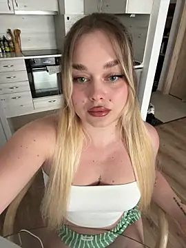 Snapshot of lilixcake chatting on May 8, 1:27 pm lilixcake online show from May 8, 1:27 pm