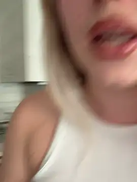 Snapshot of lilixcake chatting on May 31, 1:40 pm lilixcake online show from May 31, 1:40 pm