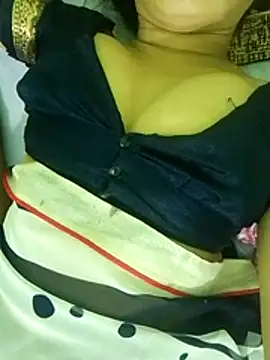 Snapshot of Komal_Bhabhi4u chatting on July 2, 4:35 pm Komal Bhabhi4u online show from July 2, 4:35 pm