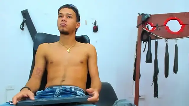 friends lust latin online show from May 25, 6:25 pm