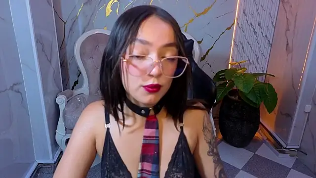 Snapshot of Cinnamon_b chatting on May 15, 8:05 pm Cinnamon b online show from May 15, 8:05 pm
