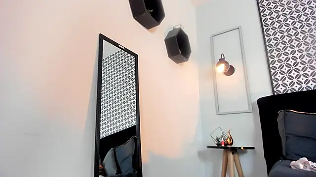 amelie furtado online show from May 23, 12:42 pm